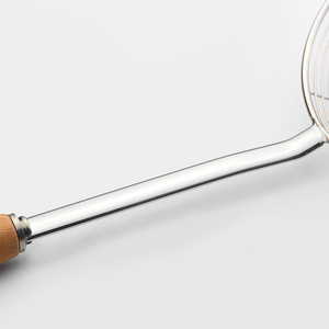 Colador de acero inoxidable con mango de madera, colador de pasta de malla metálica, espumadera de cocina. - Product Image 3