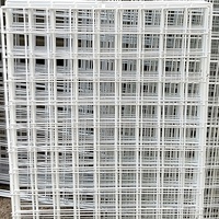 Panneaux rectangulaires en treillis métallique simple face pour présentoirs de vêtements en supermarché et grilles murales pour maternelles - Vente en gros