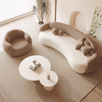 Ensemble de canapés en tissu courbé élégant, rembourrage doux, durable, style minimaliste, tons neutres, look Instagrammable pour salons contemporains