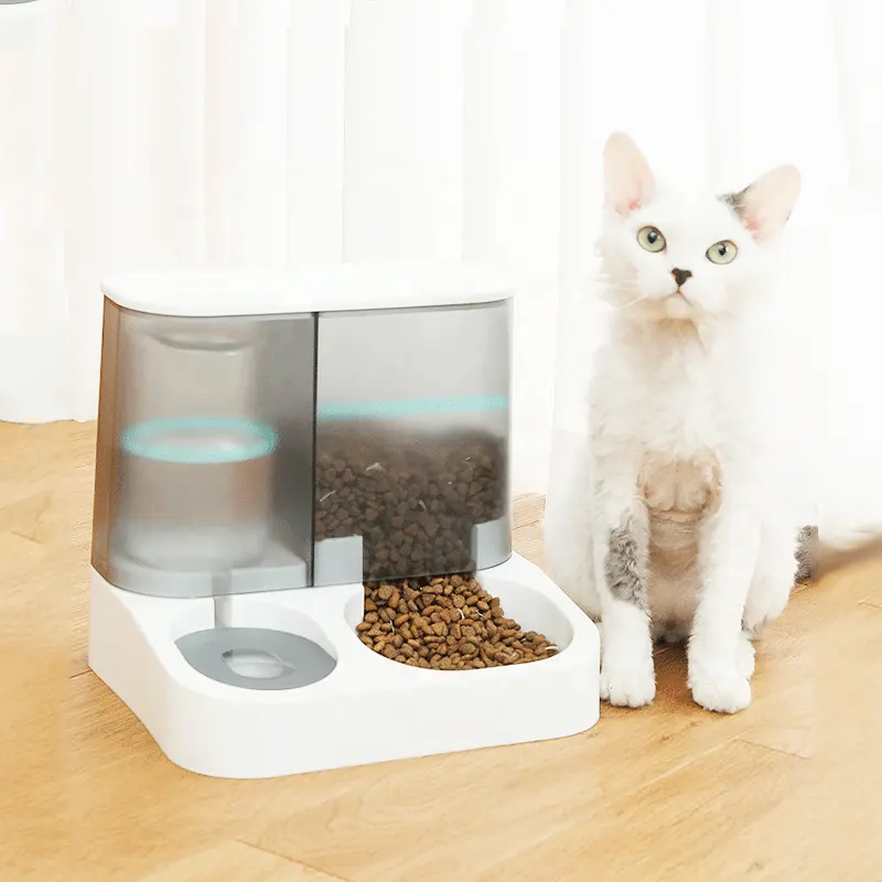 ABS Dog Cat Feeder حقيبة تغذية الحيوانات الأليفة الذكية التلقائية Opp لعبة حيوانات بلاستيكية مستدامة للحيوانات الصغيرة