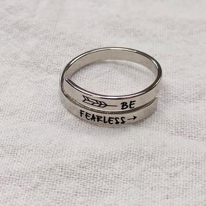 แหวนทอง 18K ดีไซน์ I Am Enough สุดฮิต ปรับขนาดได้ ผลิตจากสแตนเลสสตีล - Product Image 5