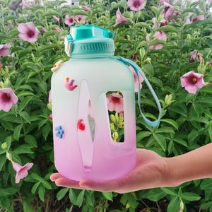 ขวดน้ำ PETG ไล่สี ขนาด 1.5 ลิตร พร้อมสายสะพาย ป้องกันการรั่วซึม เหมาะสำหรับเป็นของขวัญองค์กรและงานอีเว้นท์ พร้อมโลโก้สั่งทำ - Product Image 3
