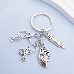 Jeringa, estetoscopio, llavero de corazón, médico, enfermera, herramienta médica, disección de llavero en forma de corazón - Product Image 3