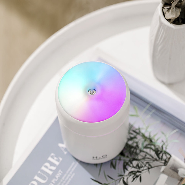 Small USB Powered Desktop Air Humidifier 300ml Capacity Low Noise Office Atmosphere Light Portable Spray Car RGB Light