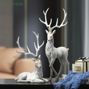Decorazione europea per la casa in resina di cervo scultura di piccoli mobili da ufficio decorazione con motivo animale per regali di nozze - Product Image 3