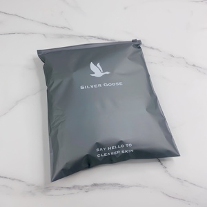 Bolsas de Plástico Plateadas Personalizadas con Logotipo de Redes Sociales - Empaque Reutilizable para Ropa en Comercio Electrónico - Product Image 3