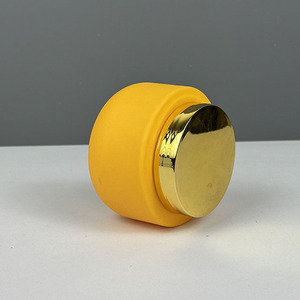 กระปุกครีมบำรุงผิวหรูหรา HDPE 250 กรัม 500 กรัม 8 ออนซ์ 16 ออนซ์ ทรงกลม <span class=keywords><strong>สี</strong></span><span class=keywords><strong>ส้ม</strong></span> ผลิตจากพลาสติก พร้อมฝาเกลียวสีทอง สำหรับครีมทาหน้าและสครับขัดผิว - Product Image 2