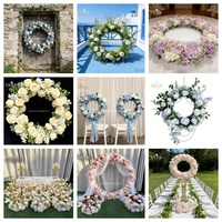 OLER Hochwertiger Seiden-Rotkranz mit Weißen Blumen Tischdekoration für Hochzeiten, Abschlussfeiern und Events – Dekorativer Kerzenleuchter-Drapierschmuck