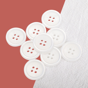 Bán buôn nhựa nút 16L 18L 20L 24L 28L dyeable 2holes _ <span class=keywords><strong>4holes</strong></span> Polyester Áo sơ mi nút cho quần áo - Product Image 2