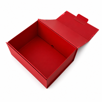 Boîte cadeau en carton rigide pliable de luxe rouge avec fermeture magnétique, matériaux recyclés, emballage cadeau