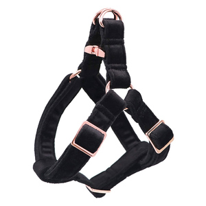 Harnais réglable de luxe personnalisable en velours Teddy pour chiot Harnais pour chien personnalisé rouge - Product Image 4