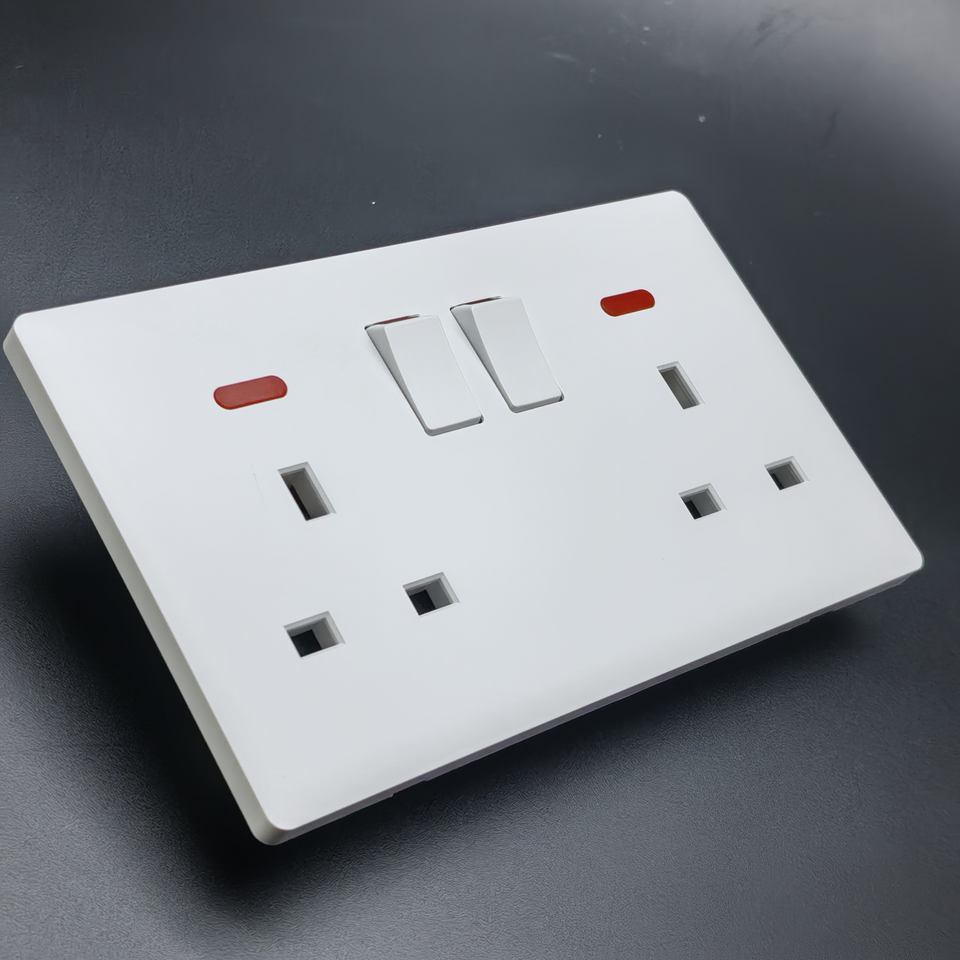 Factory Price UK British Standard PC Frame Double13A Universal Electrical Power Double Outlet Wall Switch Socket