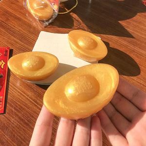 Jouets anti-stress personnalisés en TPR, simulation lingot d'or, jouets à presser faits à la main pour soulager le stress - Product Image 1