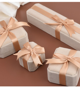 กล่องเก็บเครื่องประดับแฟชั่นทรงสี่เหลี่ยม/สี่เหลี่ยมผืนผ้าคุณภาพสูง <span class=keywords><strong>JoJo</strong></span> ผ้ากำมะหยี่ สำหรับเก็บสร้อยคอ แหวน ต่างหู กำไลข้อมือ รุ่น RB0002 จีน - Product Image 2