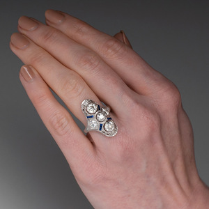 Anello da Cocktail T0767 per Donna in Argento 925 con Diamante Rotondo e Incastonatura Geometrica, Gioiello Raffinato per Fidanzamento - Product Image 3