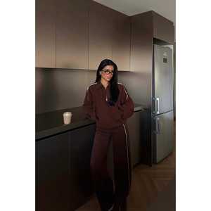 ชุดวอร์มมีฮู้ดลายทางสีน้ำตาล กันลม ระบายอากาศได้ดี ประดับด้วยลายพิมพ์คริสตัล ชุดกีฬาสำหรับคนท้องช่วงฤดูหนาว ไซส์พลัส สำหรับวิ่งออกกำลังกาย - Product Image 4