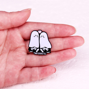 Pin de Esmalte con Logotipo de Letras de Canciones de Cantantes Pop, Accesorio Original para Decorar Mochilas, Regalo para Fanáticos de la Música, Coleccionistas - Product Image 3