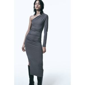 Nuevo Producto: Vestido Ajustado con Hombros Caídos Asimétricos y Plisados - Product Image 2