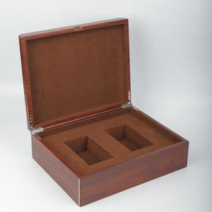 Boîte de rangement rectangulaire moderne en bois avec garniture métallique et fermeture à couvercle - Product Image 3