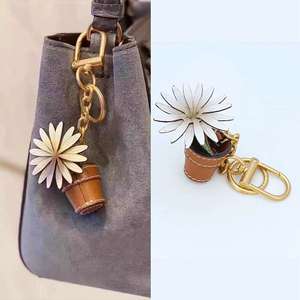 Lovely Daisy Potted <b>Plant</b> Leather Keychain Realistic Flower <b>Pot</b> Design Delicate Bag Charm Fresh Gift for Her - Product Image 1