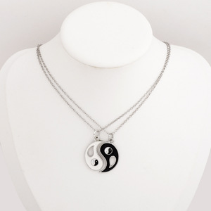 Collier pendentif thème Yin Yang en argent 925 plaqué rhodium, minimaliste, unisexe, pour tous les jours, bijoux fins - Product Image 1