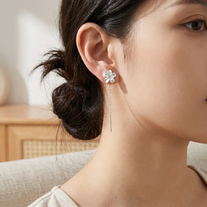 <span class=keywords><strong>Orecchini</strong></span> a Perno con Fiore di Gardenia in <span class=keywords><strong>Argento</strong></span> Puro S999, Realistici <span class=keywords><strong>Orecchini</strong></span> Floreali Bianchi Delicati per Donne, Regalo da Sposa, Vendita all'Ingrosso - Product Image 4