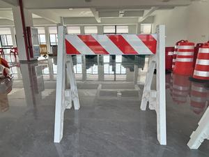 Barrera de Valla Reflectante Blanca, Placa de Advertencia de Plástico con Cinta Reflectante para Seguridad Vial y Advertencias de Carretera - Product Image 6