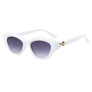 Gafas de Sol de Diseño Elegante y Moderno para Mujer, Protección UV de Alta Gama, Ideales para Viajes y Playa - Product Image 5