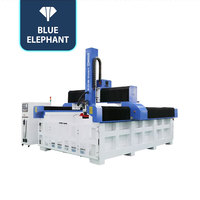 Machine de découpe CNC 1530 pour polystyrène avec broche de refroidissement par air ATC 9,6 kW et servomoteur pour le traitement de la sculpture en mousse