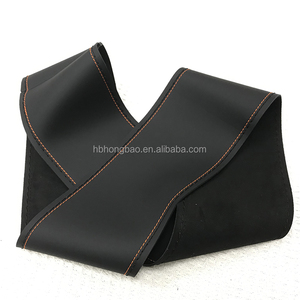 Venta caliente precio <span class=keywords><strong>de</strong></span> fábrica fibra cuero puntada a mano cubierta del <span class=keywords><strong>volante</strong></span> del coche cubierta <span class=keywords><strong>de</strong></span> costura personalizable <span class=keywords><strong>de</strong></span> alta calidad - Product Image 6