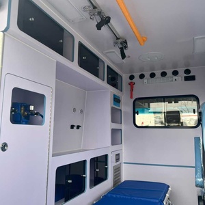 L'<span class=keywords><strong>ambulance</strong></span> la plus avancée, toute neuve, <span class=keywords><strong>Iveco</strong></span> 4x4 diesel, véhicule d'urgence hospitalier pour le transport et la surveillance. - Product Image 5