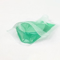 Pochette transparente personnalisée avec bec verseur et bouchon à vis, sac liquide transparent de qualité alimentaire pour l'emballage de jus, de boissons et de smoothies