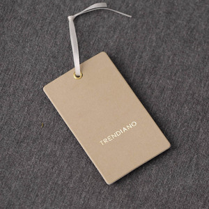 Nouvelle conception d'étiquette suspendue noire personnalisée avec clip métallique en feuille d'argent - Product Image 6