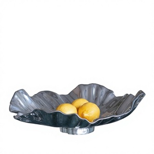 2025 dernière conception fruits affichage bol intérieur décor à la maison bols en métal en aluminium décoratif Style Floral grand plat bols vente - Product Image 1
