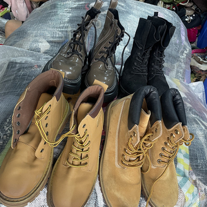 Vente en gros d'usine de chaussures d'occasion à la mode pour hommes bottes Martin chaussures pour hommes - Product Image 1