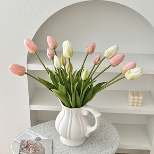 Flor Artificial de Tulipán de Seda Suave Hecha a Mano con 5 Cabezas, Decoración Navideña con Tacto Realista, Duradera de 3 a 5 Años para Sala de Estar - Product Image 2