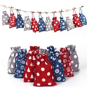 Sacs en toile de jute pour friandises de Noël 10*14cm, sacs cadeaux suspendus en jute colorés, sacs à cordon personnalisables, impression de logo disponible - Product Image 1