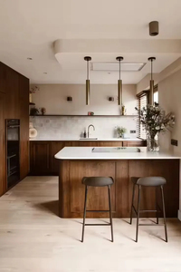 Vermonhouzz Armoires de <span class=keywords><strong>cuisine</strong></span> modernes personnalisées en noyer massif sans poignées <span class=keywords><strong>avec</strong></span> <span class=keywords><strong>îlot</strong></span> <span class=keywords><strong>central</strong></span> en quartz blanc - Product Image 4