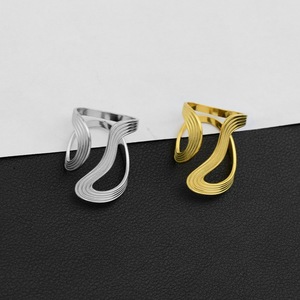 Bague en acier inoxydable au design exquis et original, style simple, ajustable, unisexe, bijoux de mode géométriques, vente en gros - Product Image 1