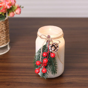 Bougies en cire de soja aromatiques en verre avec décorations festives d'hiver (pomme de pin, baies rouges) pour Noël - Product Image 3