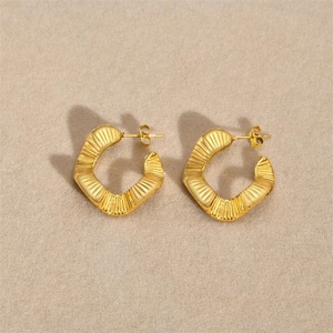 Pendientes de Aro Circulares de Joyería Antideslustre, Pendientes de Aro Irregulares Chapados en Oro de 18k - Product Image 2