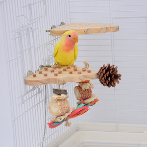 Jouets d'entraînement pour oiseaux en bois naturel BirdStory, très vendus, hutte avec des jouets amusants pour les oiseaux, aire de jeux pour oiseaux - Product Image 1