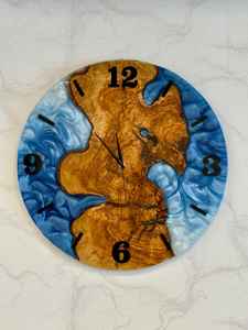 Reloj de Pared de Resina y Madera Hecho a Mano, Decorativo, Elegante, Duradero, Funcional y Elegante, Perfecto para Sala de Estar o Dormitorio - Product Image 3