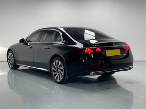 <span class=keywords><strong>Mercedes</strong></span> E300L Luxe 2024, Berline Exécutive à Châssis Long 2.0T+48V <span class=keywords><strong>Hybride</strong></span> Léger - Product Image 1