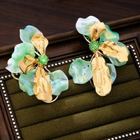 Boucles d'oreilles clous 2026 tendance, élégantes et simples, en métal vert, motif fleur, grandes feuilles abstraites, corail irrégulier, pétales en résine pour femme