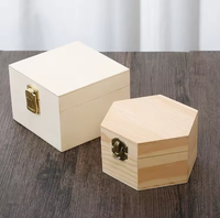 Boîtes cadeaux en bois personnalisées faites à la main en gros, boîtes de rangement pour bijoux en pin avec logo, emballage pour bijoux