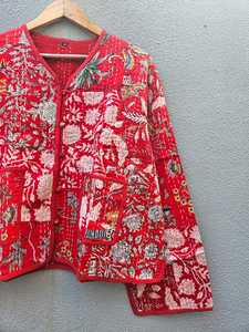 เสื้อแจ็คเก็ตผ้าฝ้ายปะติดปะต่อสีแดงพิมพ์ลายดอกไม้ งานแฮนด์เมด สไตล์อินเดีย บล็อกพิมพ์ ลายโบโฮ สำหรับผู้หญิง เสื้อโค้ทฤดูหนาว - Product Image 4