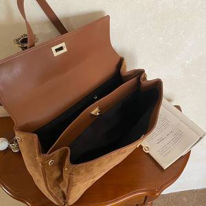 Bolso Tote Retro de Gamuza Marrón con Cierre de Candado, Bolso Bandolera para Mujer, Uso Diario, Otoño 2024 - Product Image 4