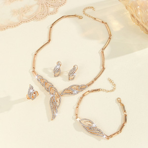 Venta caliente joyería de moda elegante diamante chapado en oro hoja collar pendientes anillo pulsera encanto conjunto de joyas