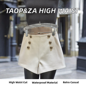 Shorts Oxford Azul Marino de Cintura Alta Estilo Náutico con Botones Dorados, Corte Regular para Mujer - Product Image 2